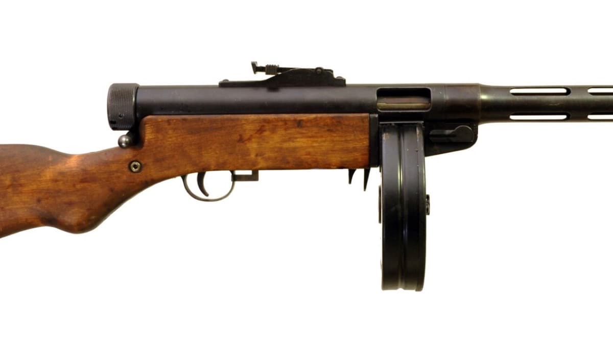 Suomi-konepistooli m/31 museokuvassa