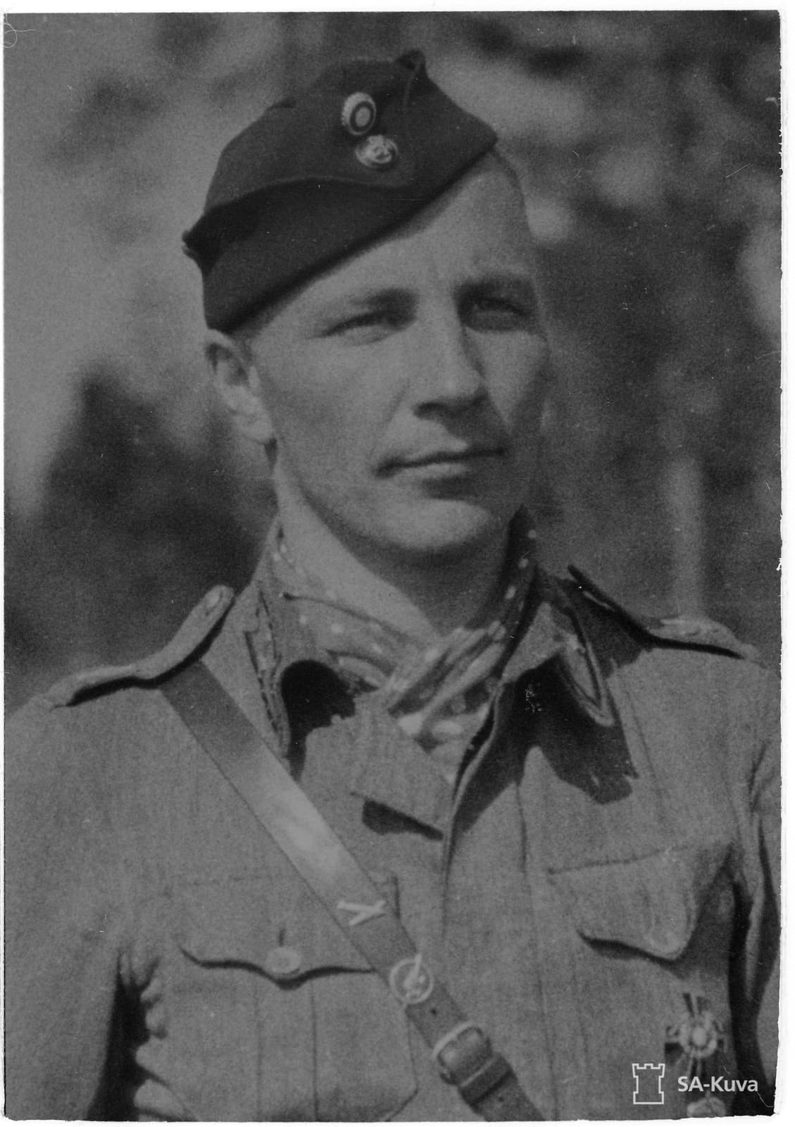 Kaksinkertainen Mannerheim-ristin ritari, lentomestari Eino Ilmari Juutilainen vuonna 1944
