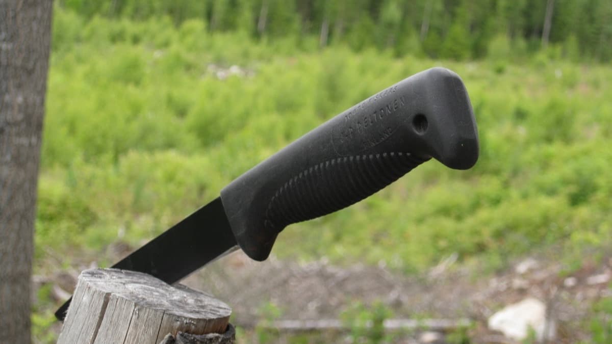 Suomalainen sissipuukko m/95 tupineen